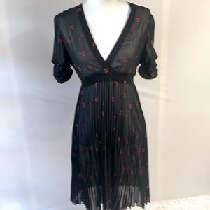 Sheer dress with V-neck pink and red heats